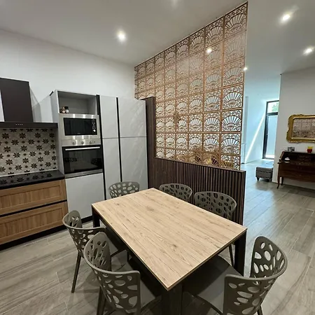 Ricasoli 80 - Elegante Con Parcheggio Privato Apartment